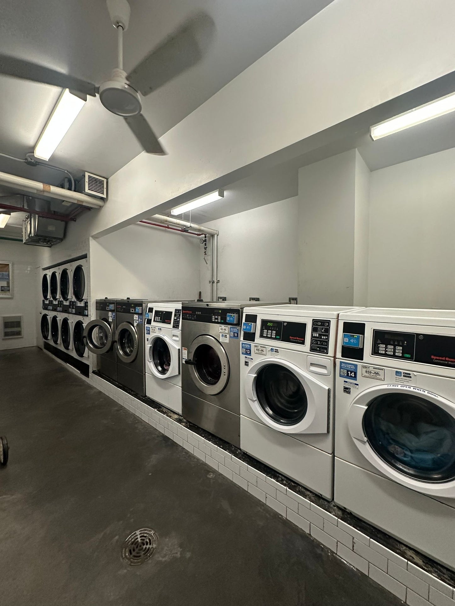 HABITACIÓN AMPLIA Y LUMINOSA