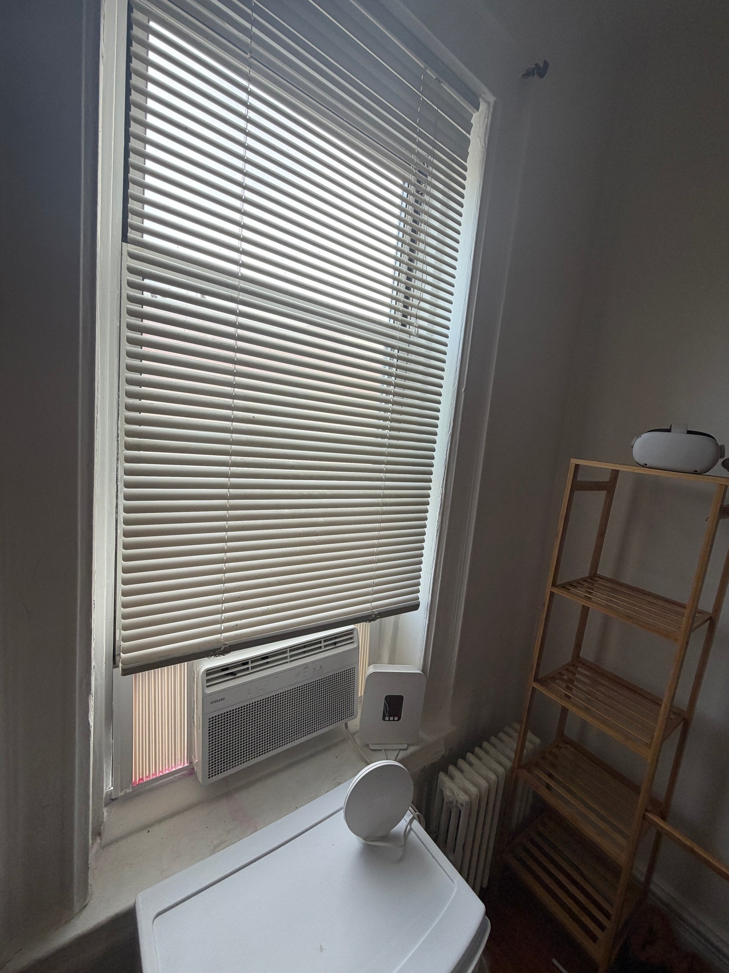 Se alquila habitación en piso familiar.