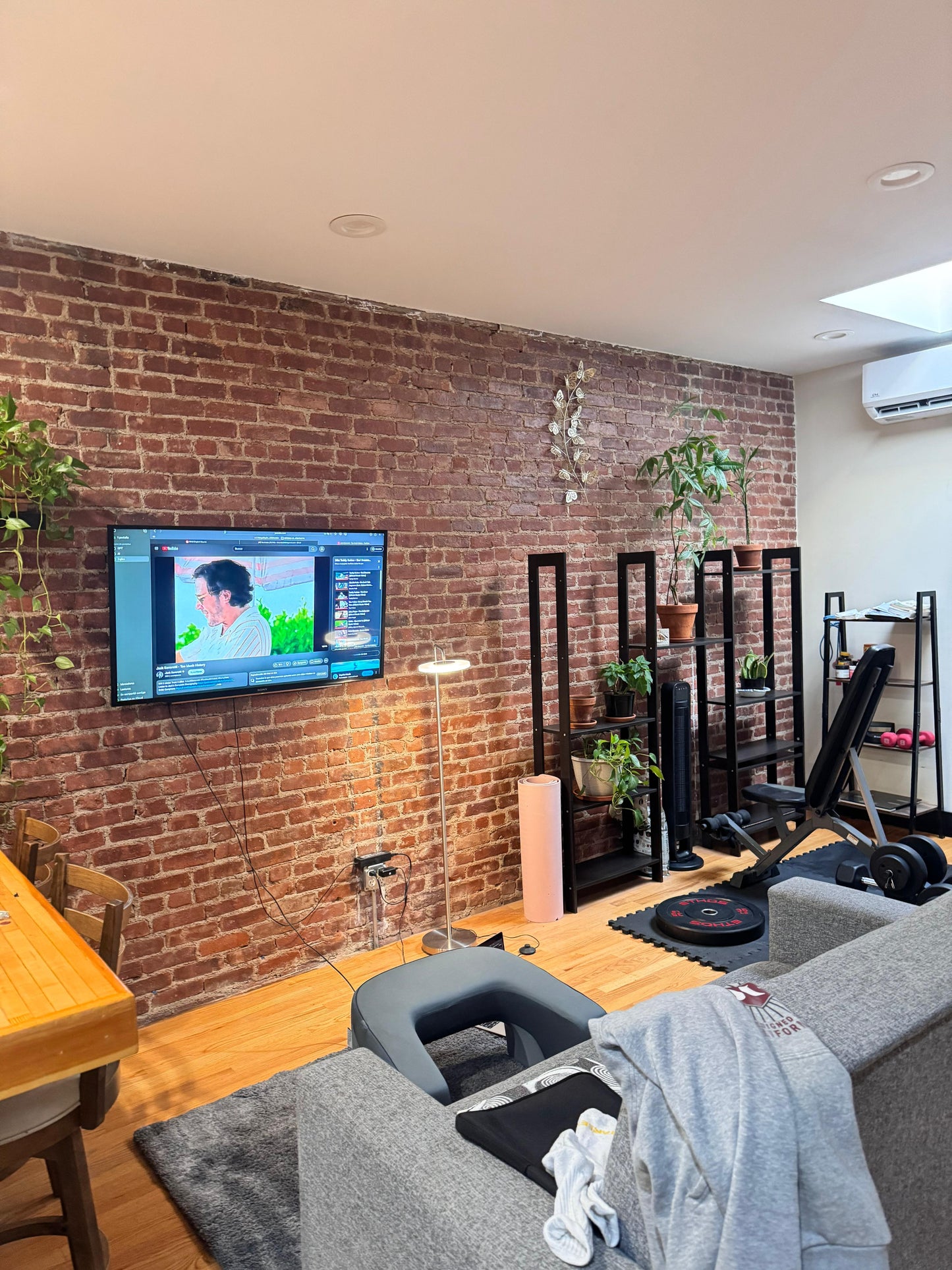 Habitación amplia y completamente amueblada 🚇✨