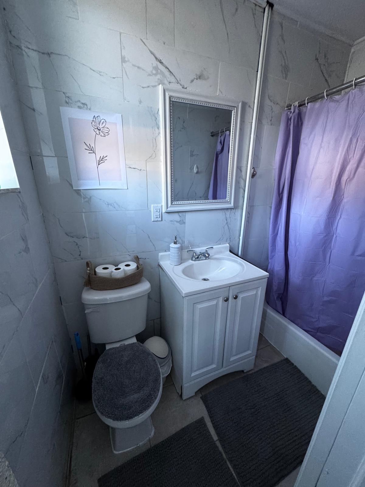 Habitación amplia y luminosa disponible