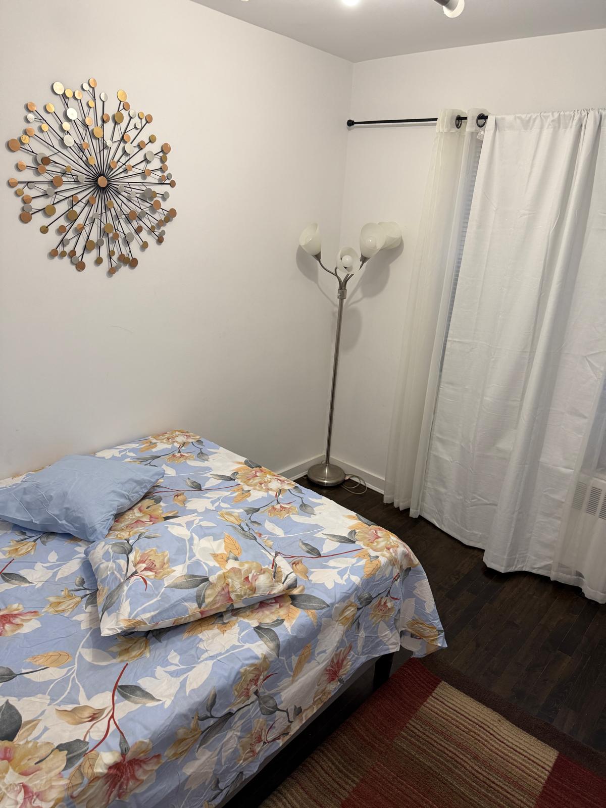 Hermosa habitación en Jackson Heights!