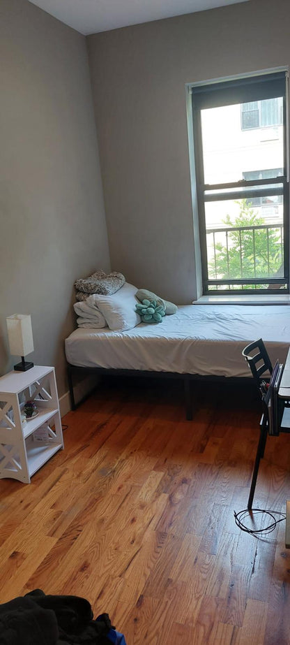 ¡Acogedora habitación en alquiler en Brownsville, Brooklyn!