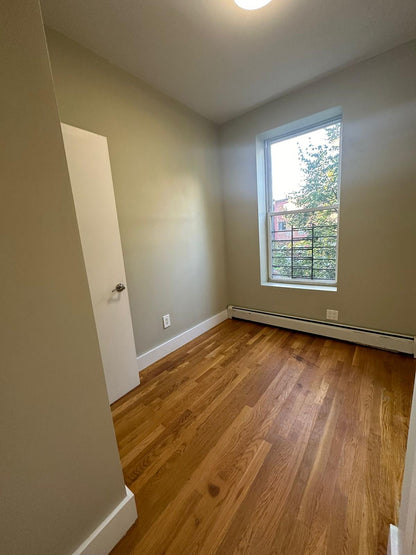 Habitación bien ubicada y luminosa en Bushwick