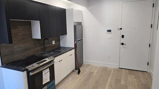 Disfrute de la combinación perfecta de comodidad y conveniencia en este apartamento de 2 dormitorios en East Flatbush.