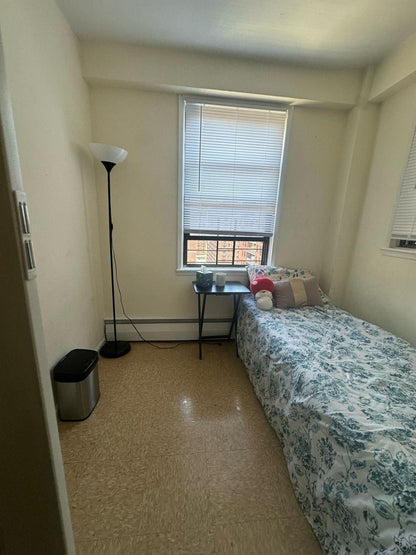 Se alquila espacio para caballeros, es luminoso