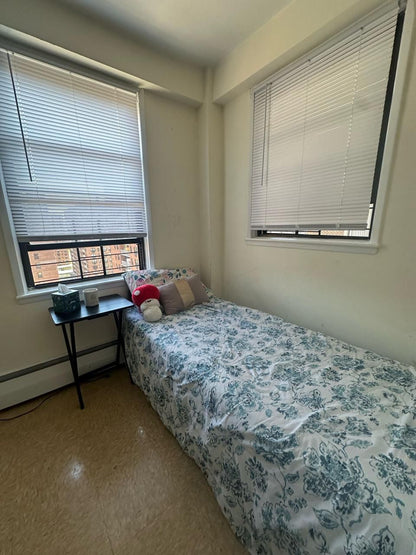 Se alquila espacio para caballeros, es luminoso