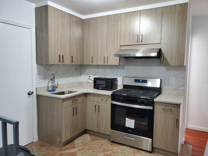 ¡Habitación en alquiler en Elmhurst!