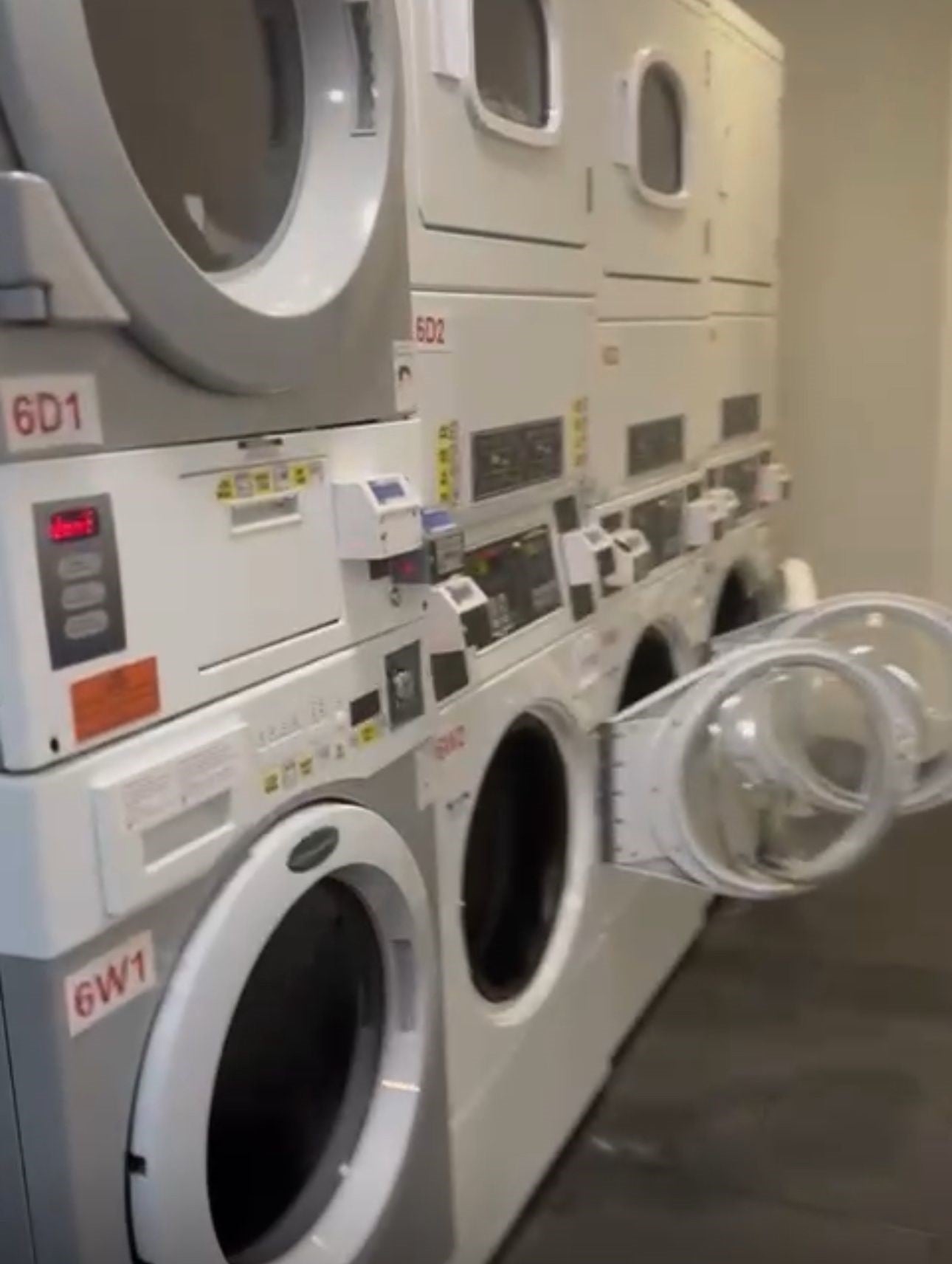 Habitación en la mejor zona de Queens frente a Queens center y estaciones de tren cerca