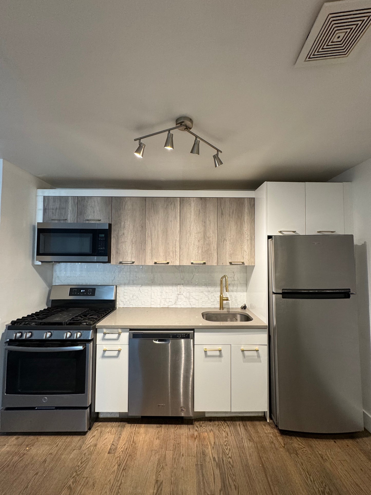 DÚPLEX DISPONIBLE EN CROWN HEIGHTS