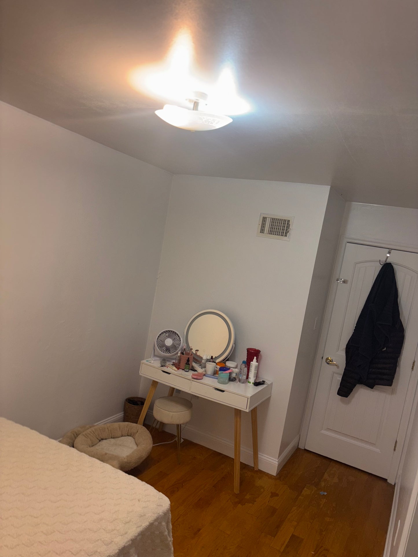 Habitación amueblada en Whitestone, disponible de inmediato.