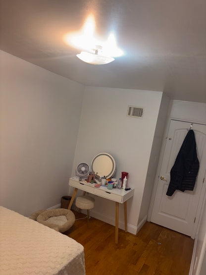 Habitación amueblada en Whitestone, disponible de inmediato.