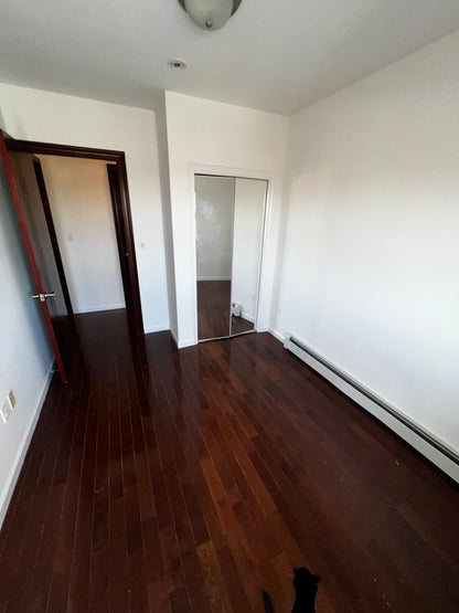 ¡Habitación privada en woodside!