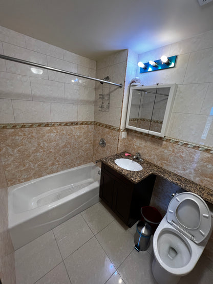 ¡Habitación privada en woodside!