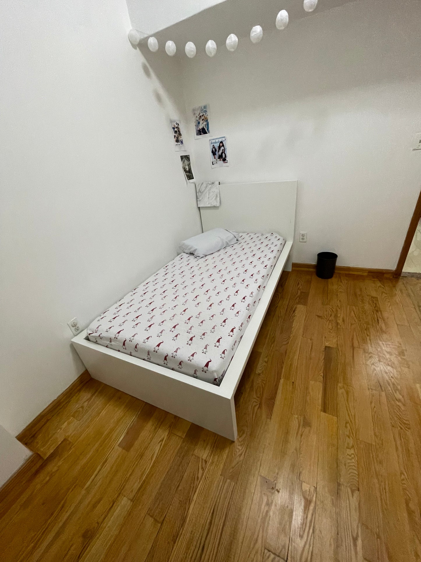 Se renta habitación privada con puerta en la yarda, tren N a unas cuadras