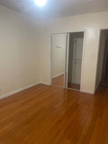 Se renta habitación privada en Kew Gardens Hills !