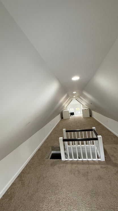 Amplia habitación en el ático en alquiler – Gastos incluidos (Rego Park, Queens)