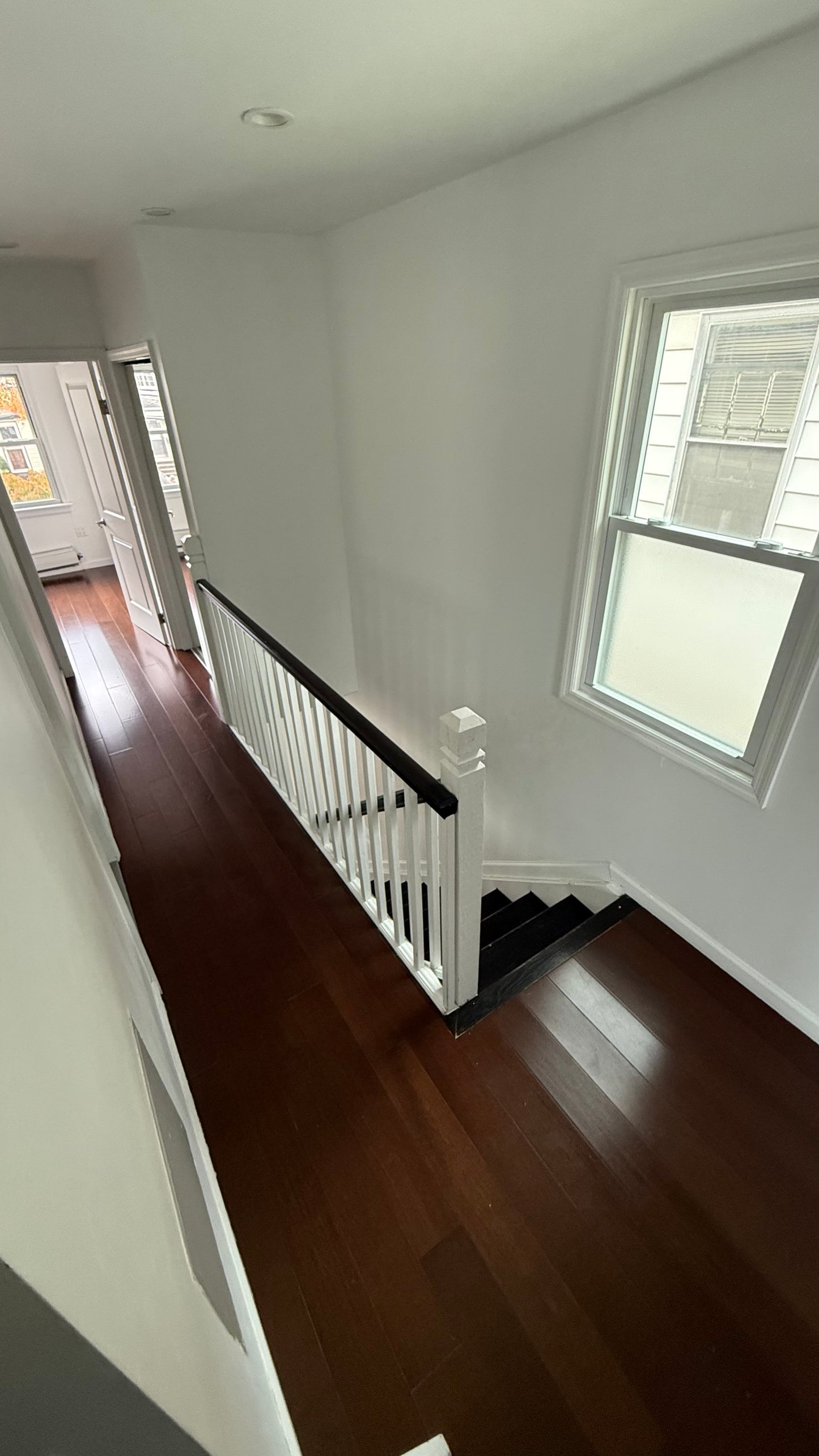 Amplia habitación en el ático en alquiler – Gastos incluidos (Rego Park, Queens)