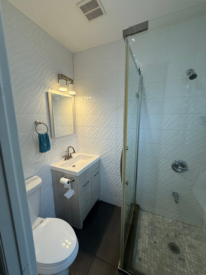 Amplia habitación en el ático en alquiler – Gastos incluidos (Rego Park, Queens)