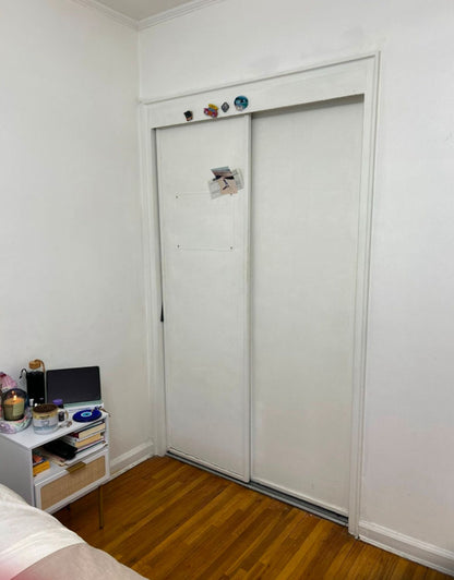 Se renta habitación en Astoria para mujer.