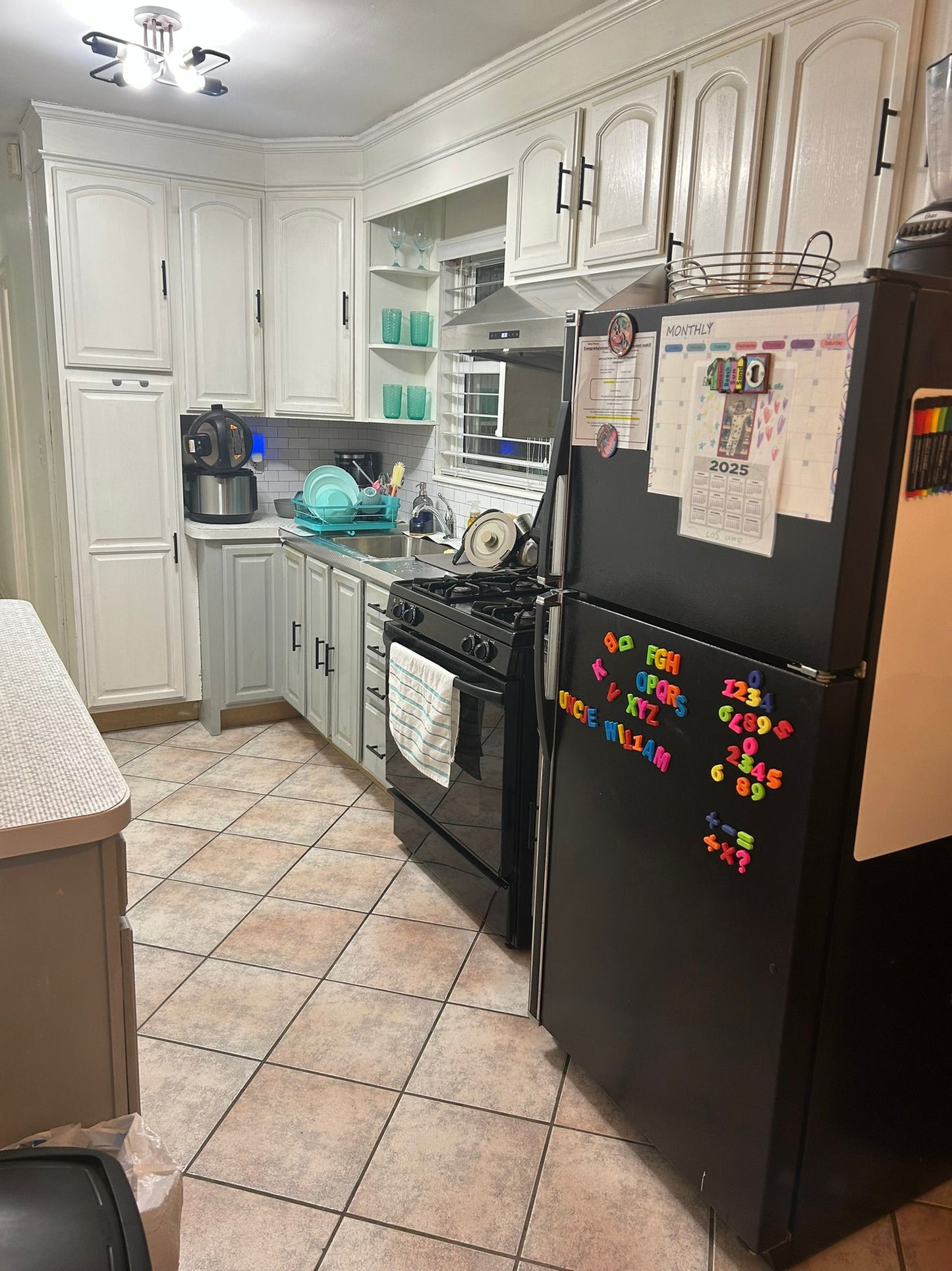 Se renta habitación en Astoria para mujer.