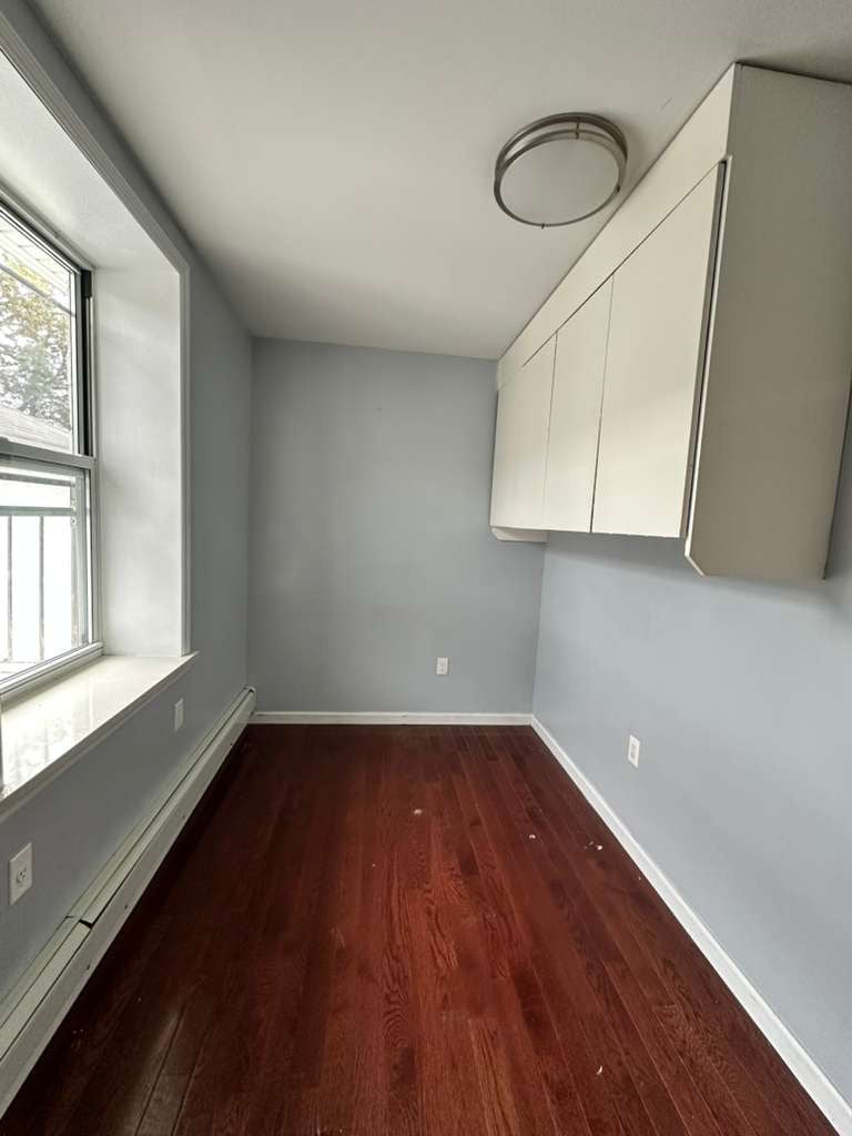Habitación remodelada en Brooklyn, con armario, sin amueblar, comparte piso con 3 personas.