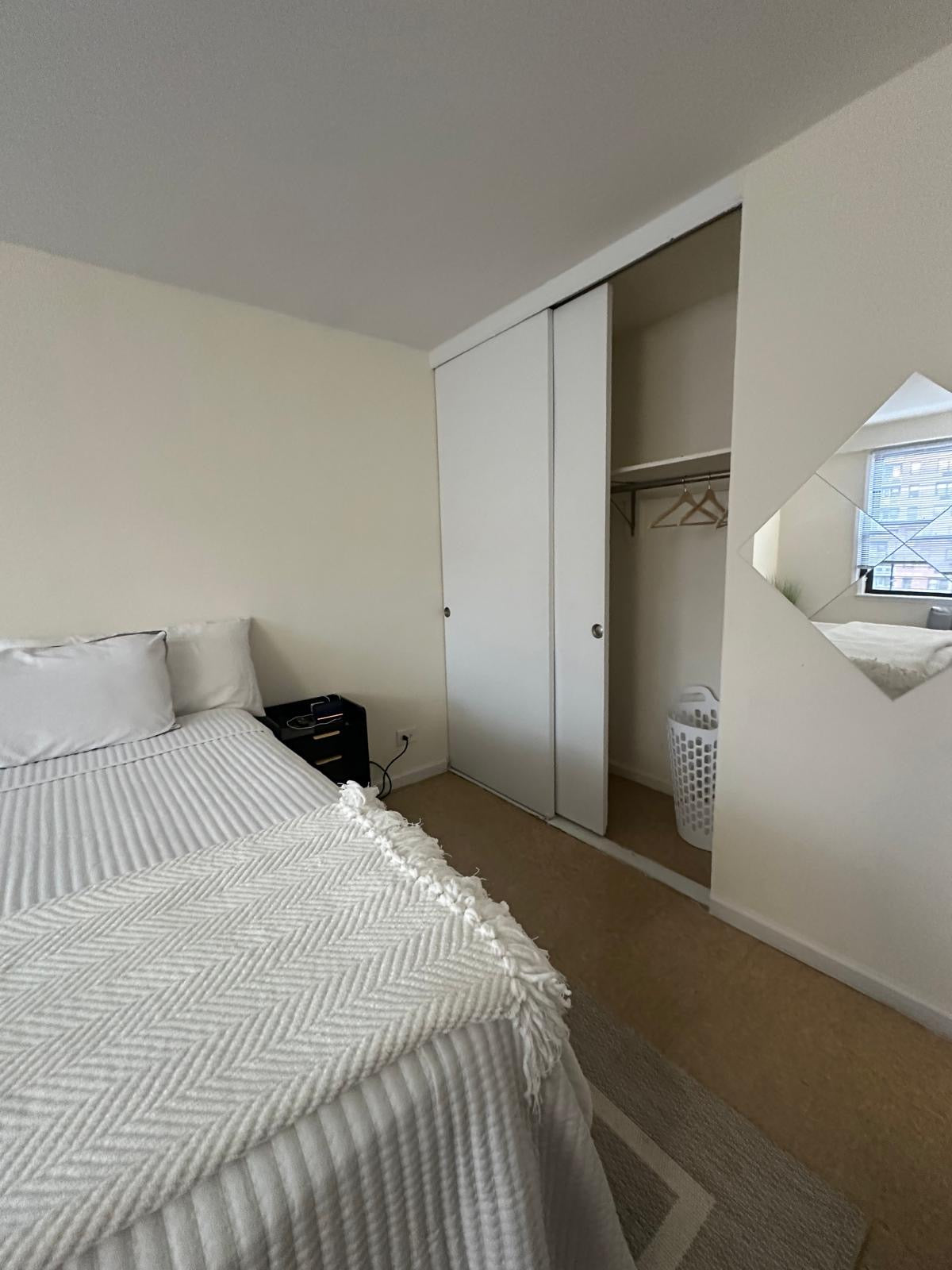 Habitación con medio baño para pareja