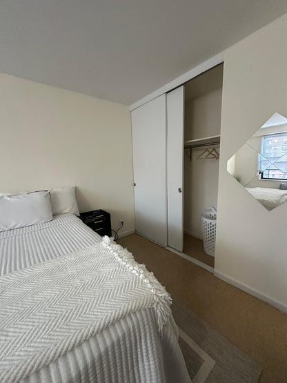 Habitación con medio baño para pareja