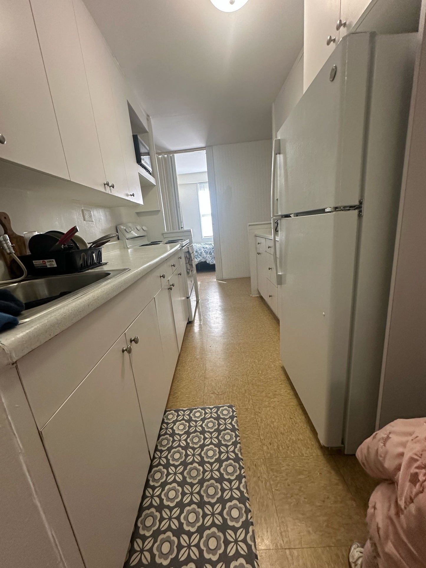 Se alquila espacio para caballeros, es luminoso