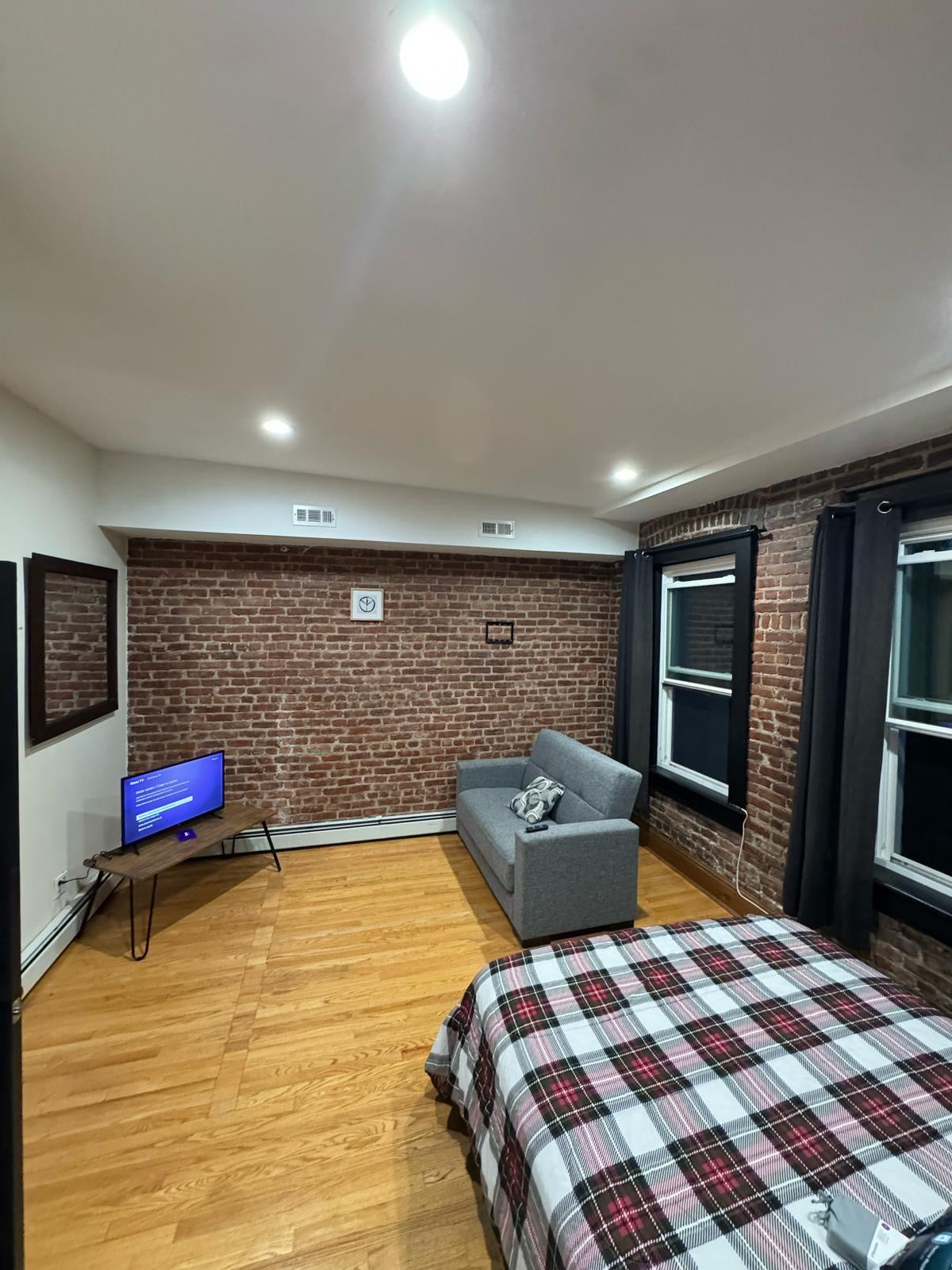 Habitación amplia y completamente amueblada 🚇✨