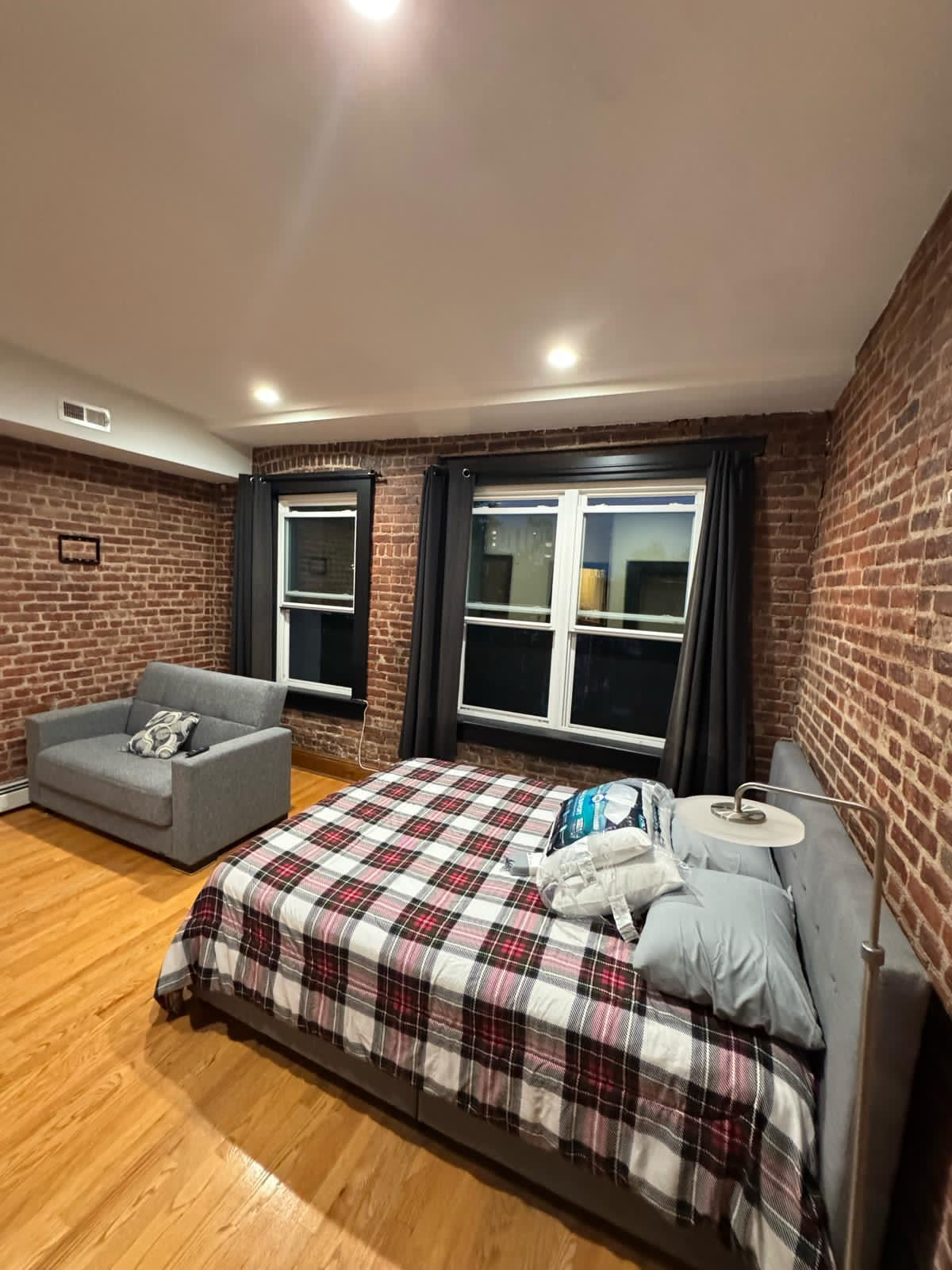 Habitación amplia y completamente amueblada 🚇✨