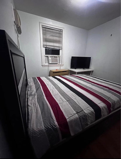 Habitación amueblada en zona exclusiva.