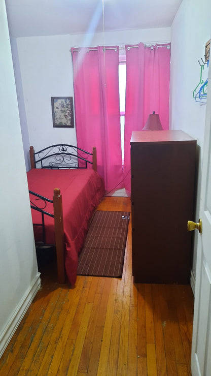 Se renta habitación barata en renta en Ridgewood!