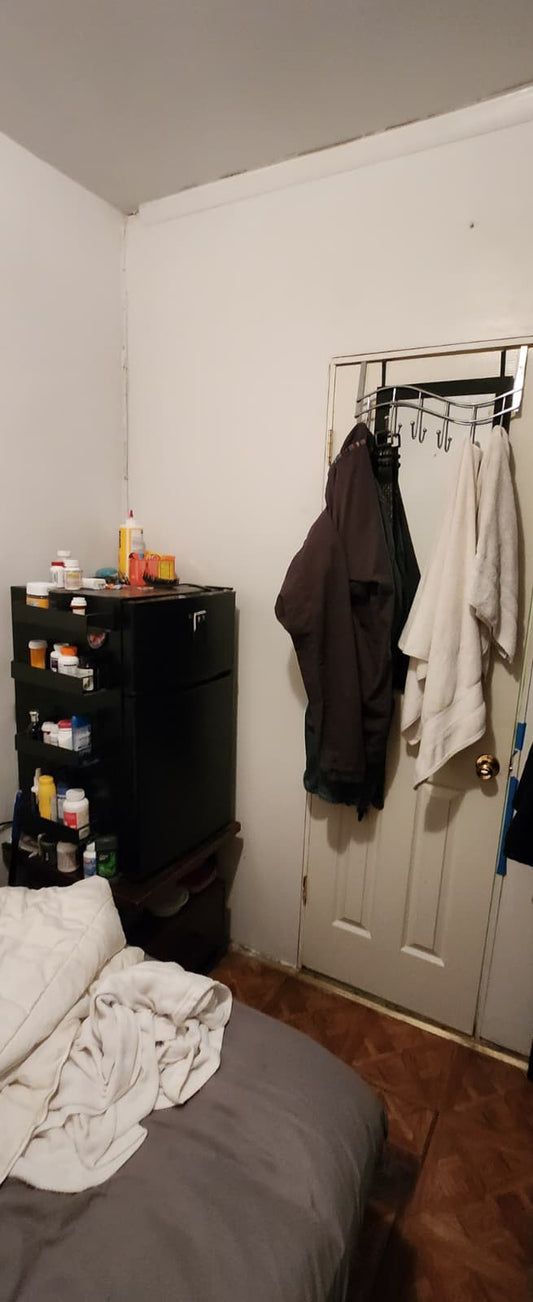 Habitación privada cerca del tren y cerca del hospital Elmhurst. Lavanderías 24 horas y supermercados cercanos