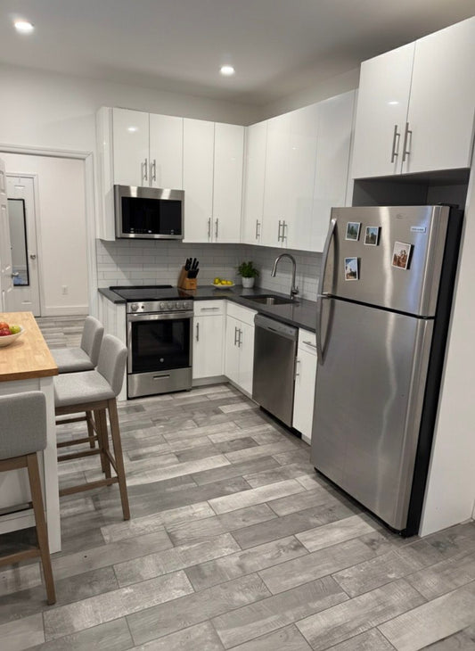 Apartamento remodelado de 2 dormitorios con patio privado en Manhattan