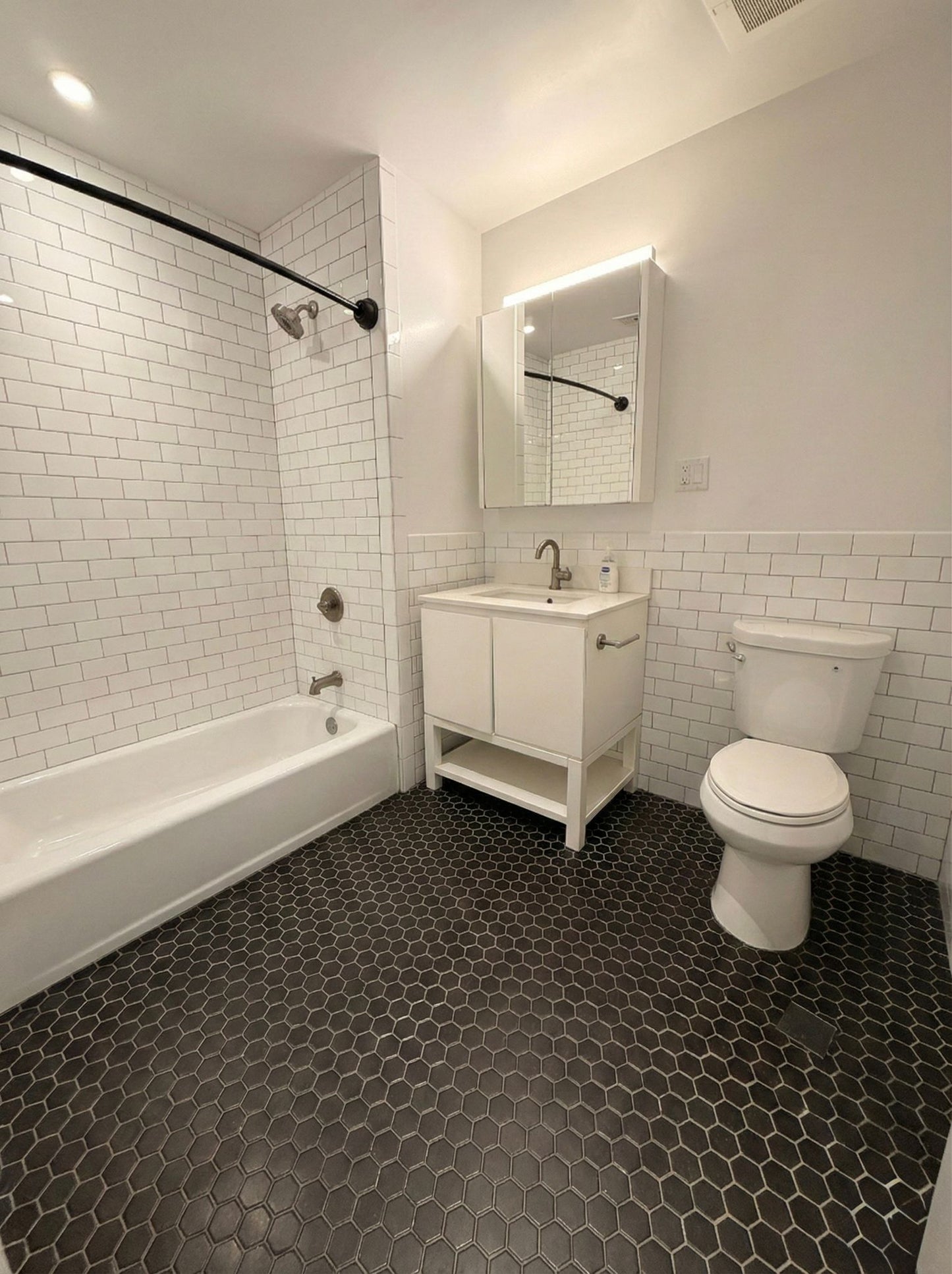 Amplio apartamento de 6 dormitorios y 3 baños en Bushwick