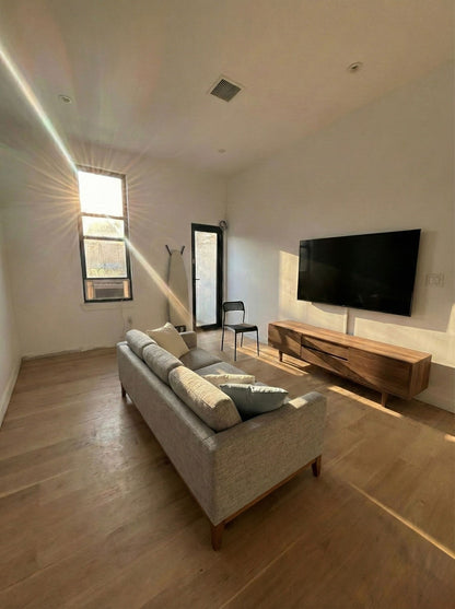 Amplio apartamento de 6 dormitorios y 3 baños en Bushwick