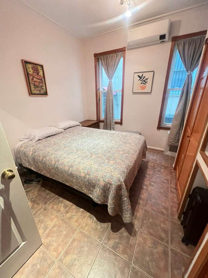 ¡Hermosa habitación en alquiler en Jackson Heights!