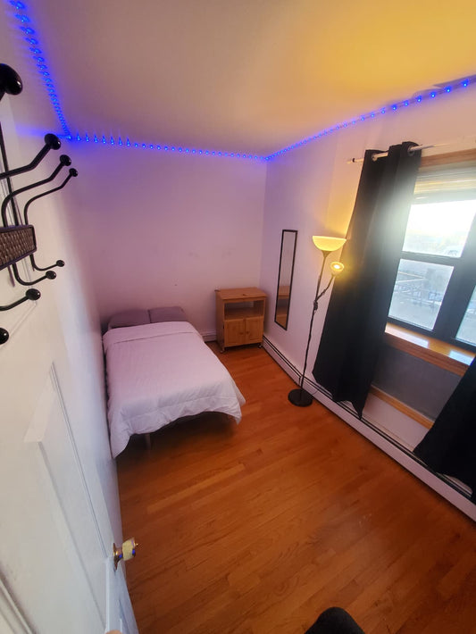 Private room for rent in Middle Village! ✅