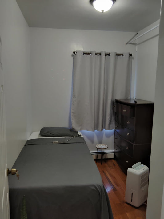 Se renta habitación privada muy linda en east elmhurst !!