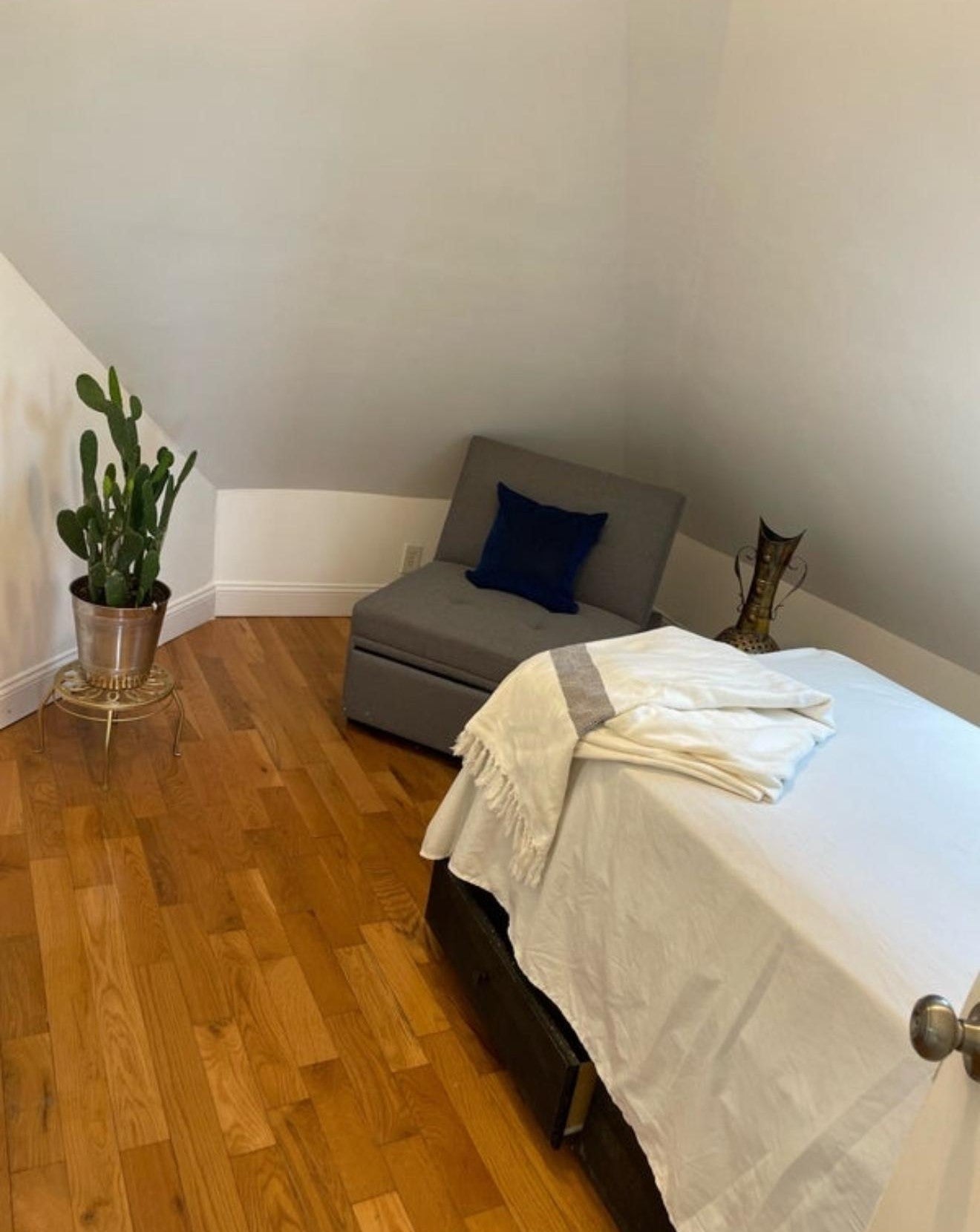 Habitación en el Bronx en casa particular, cerca de todo, con acceso a patio y balcón.