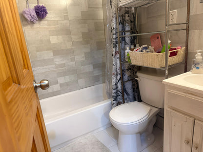 Habitación cómoda y amplia con depósito flexible en Kew Gardens Hills