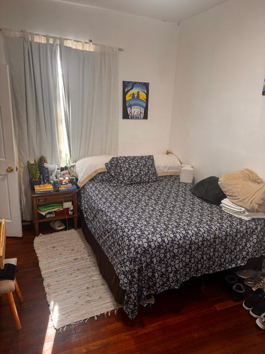 Se renta habitación privada en Corona!