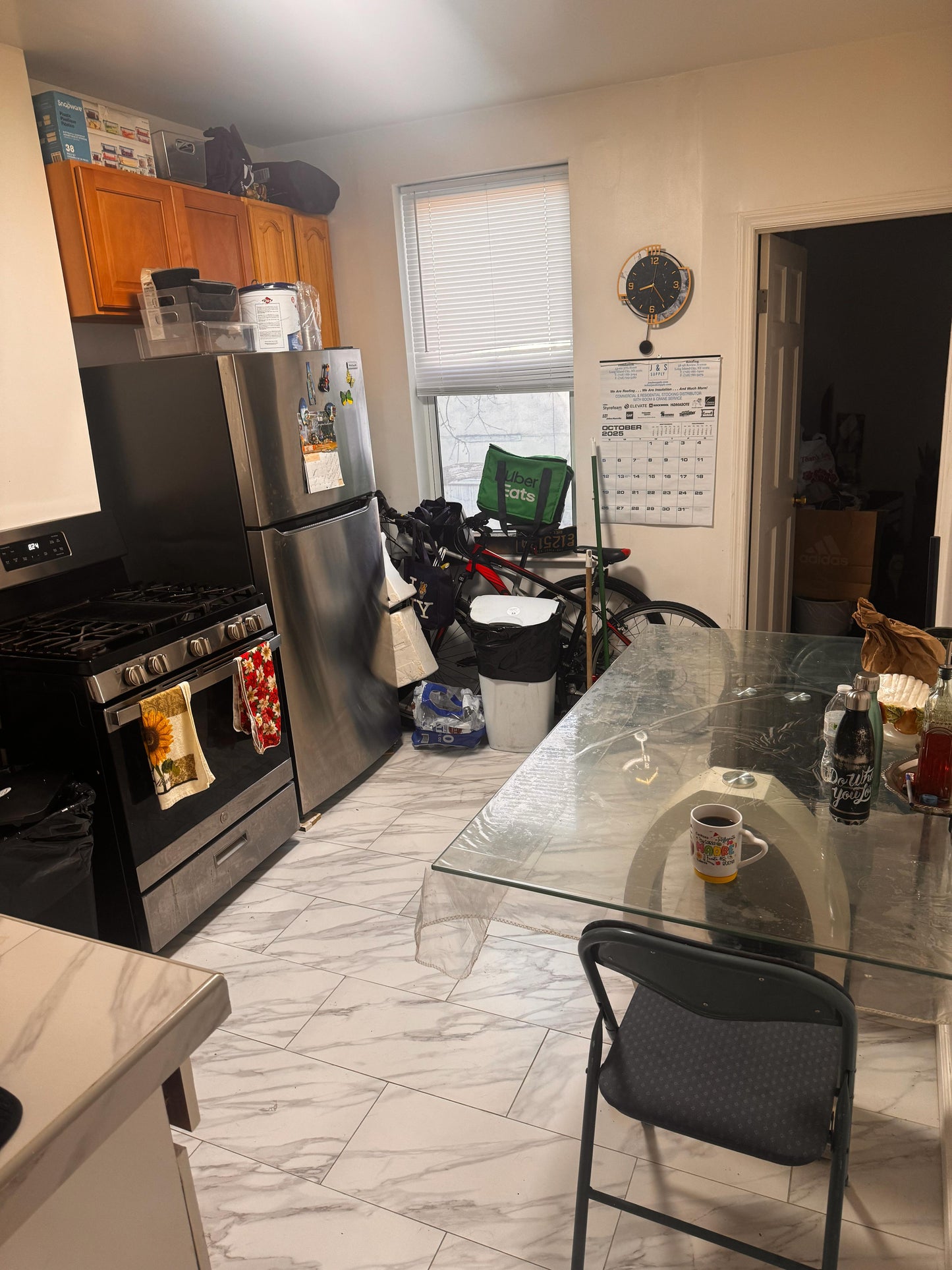 Se renta habitación privada en Corona!