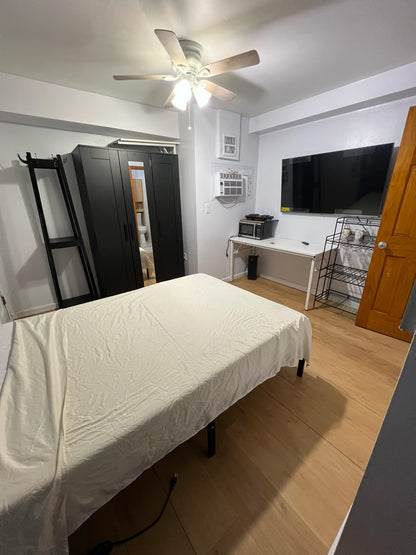 Pequeño estudio en Woodside a un Bloque del tren 7