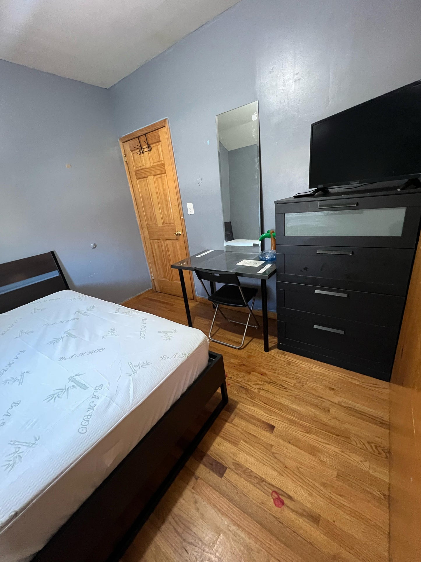 ¡Habitación en alquiler en Elmhurst!