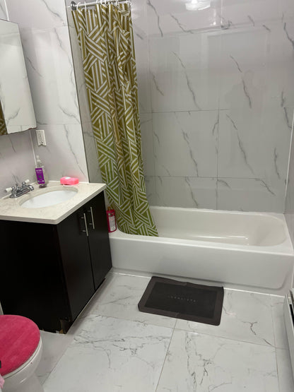 ¡Habitación en alquiler en ELMHURST disponible ahora!