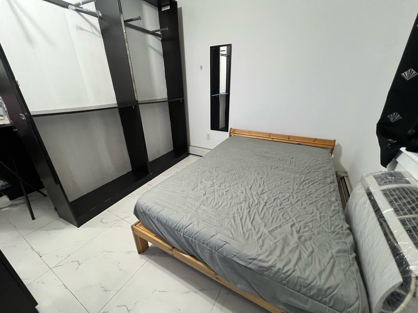 ¡Habitación en alquiler en ELMHURST disponible ahora!