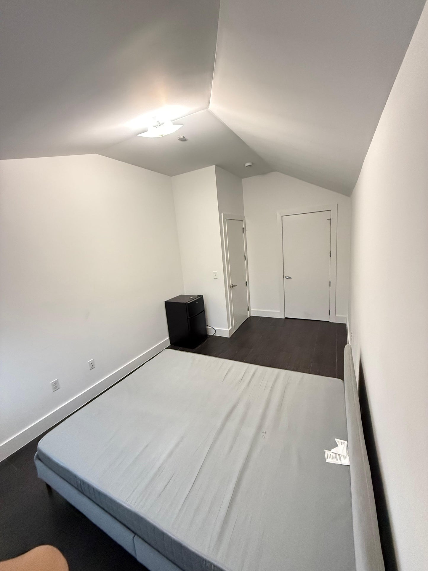 Habitación privada amplia y luminosa cerca de Queens Center Mall