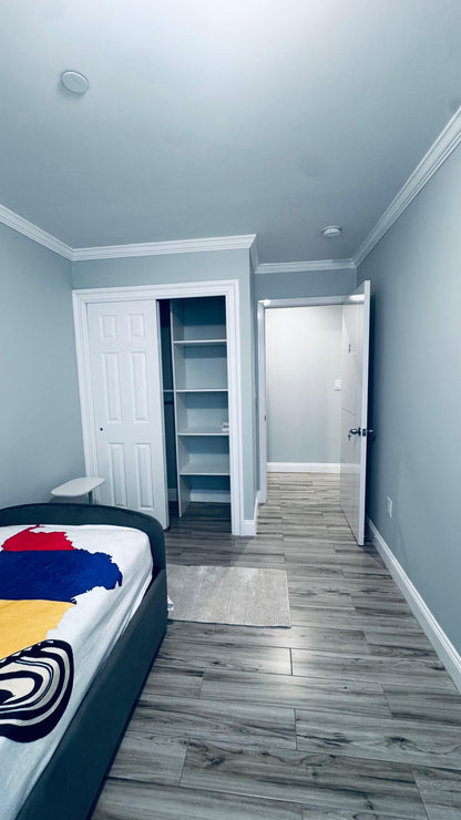 Habitación amueblada en St. Albans, a 10 minutos del aeropuerto JFK, fácil acceso.