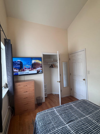 ¡Habitación privada en Woodside!